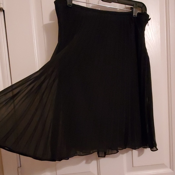 Black pleaded skirt - Picture 1 of 1